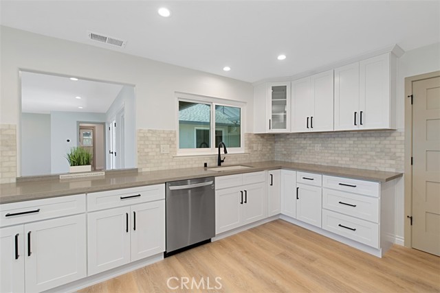 Detail Gallery Image 12 of 54 For 4021 via Manzana, San Clemente,  CA 92673 - 4 Beds | 2/1 Baths
