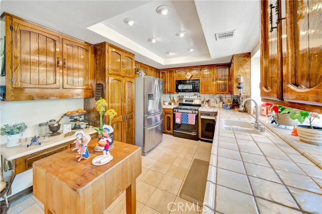 433 Fairway Drive, Palmdale CA: https://media.crmls.org/medias/f9dff197-8d48-4180-84d5-070c2ba15aa9.jpg