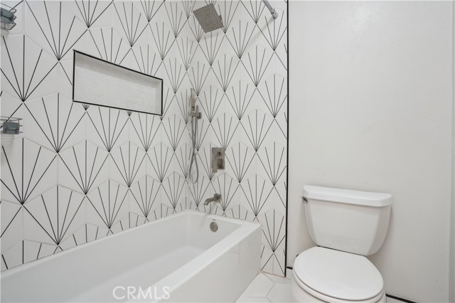 1027 W Rainbow Falls Way, Orange CA: https://media.crmls.org/medias/f9e02948-860e-45ec-9ce4-0628989cf2ac.jpg