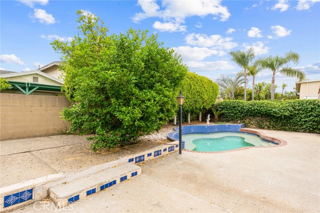 16424 Holmes Place, Cerritos CA: https://media.crmls.org/medias/f9e02bf9-086c-4471-b1a4-378200f7a2b9.jpg