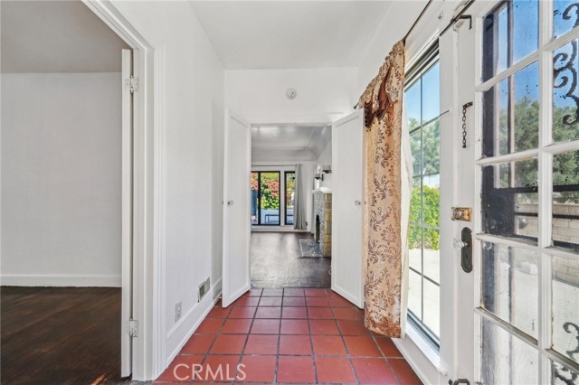 3098 N Arrowhead Avenue, San Bernardino CA: https://media.crmls.org/medias/f9e05e74-6534-4694-92e5-6ba35069cb8c.jpg