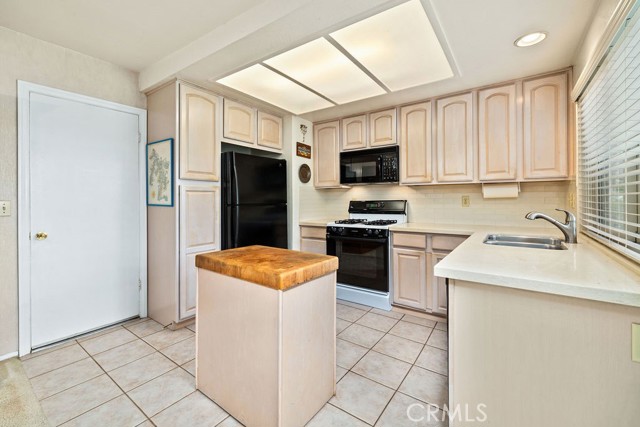 31121 Via Santo Tomas, San Juan Capistrano CA: https://media.crmls.org/medias/f9e1636a-d970-4de1-813a-895f9e1497a2.jpg