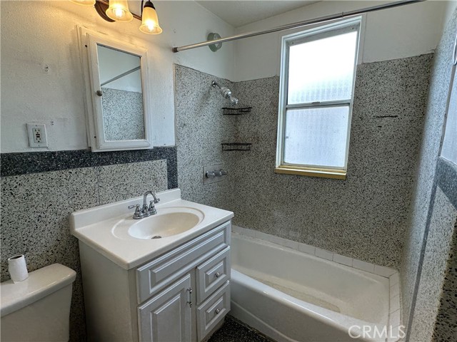 6426 Garvanza Avenue, Los Angeles CA: https://media.crmls.org/medias/f9e1c08e-8038-4aba-b978-14ff769e57e8.jpg