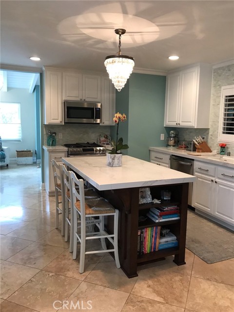 Detail Gallery Image 5 of 29 For 75 Claremont, Long Beach,  CA 90803 - 4 Beds | 4 Baths