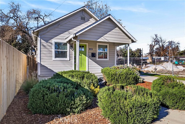 Detail Gallery Image 3 of 37 For 1128 W 5th, Chico,  CA 95928 - 3 Beds | 1 Baths