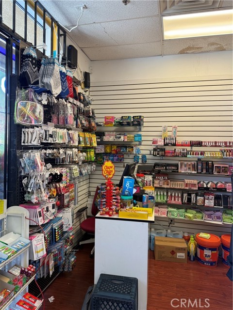 17480 Arrow Boulevard, Fontana CA: https://media.crmls.org/medias/f9e252ff-0a82-4f74-a301-c2a34e6df4cf.jpg