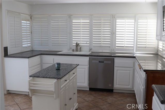 2410 Justin Avenue photo 6