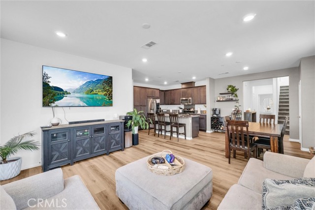16548 Monteviejo Street, Fontana CA: https://media.crmls.org/medias/f9e3b403-5ac1-4d30-a4be-6d246317629f.jpg