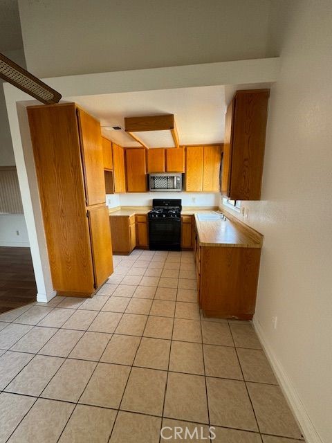 Detail Gallery Image 2 of 7 For 12235 Merrod, Victorville,  CA 92395 - 3 Beds | 2 Baths
