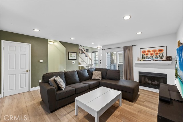 Detail Gallery Image 2 of 41 For 107 W Spring #C,  Long Beach,  CA 90806 - 2 Beds | 2/1 Baths