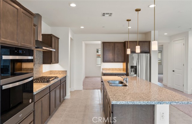 Detail Gallery Image 9 of 36 For 4083 Madonna Cir, Lake Elsinore,  CA 92530 - 6 Beds | 5 Baths