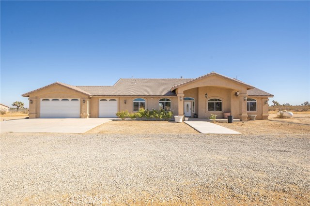 Detail Gallery Image 6 of 62 For 13325 Smith Rd, Phelan,  CA 92371 - 4 Beds | 2/1 Baths