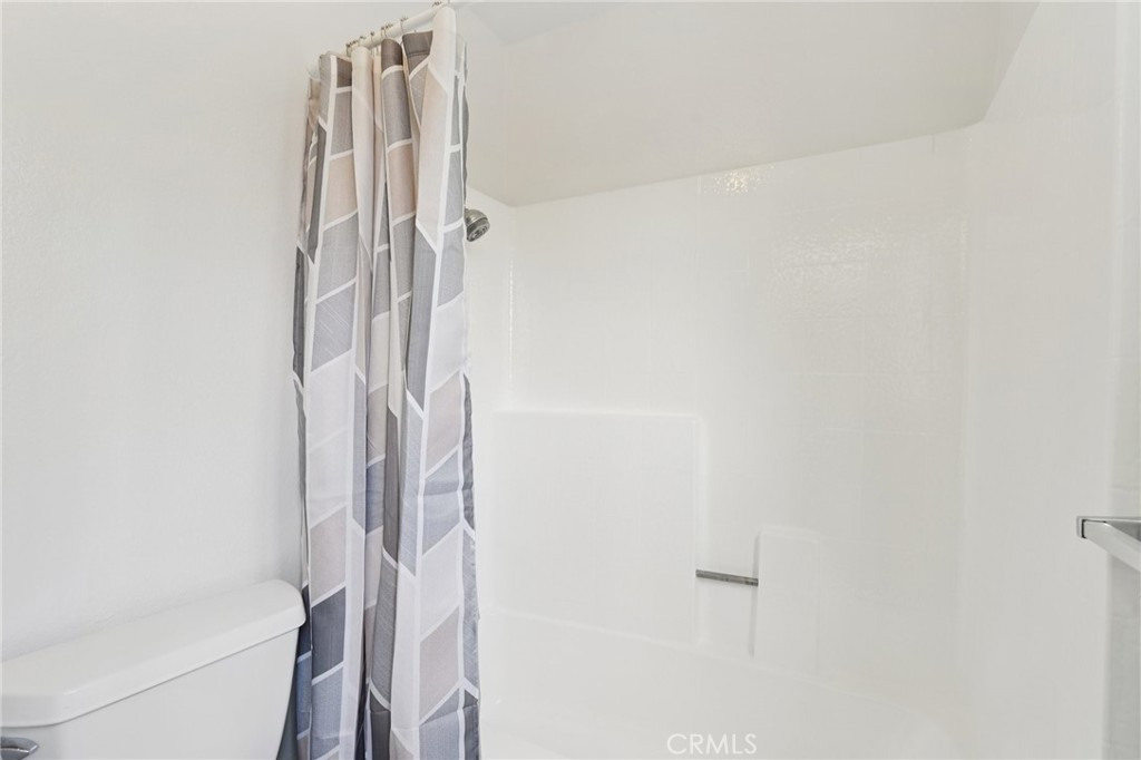 https://media.crmls.org/medias/f9e4a496-c6c9-42d6-9df3-30cc078d338c.jpg?preset=X-Large