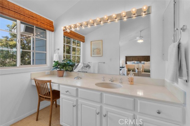 Detail Gallery Image 14 of 20 For 515 S Broadway #B,  Redondo Beach,  CA 90277 - 2 Beds | 2/1 Baths