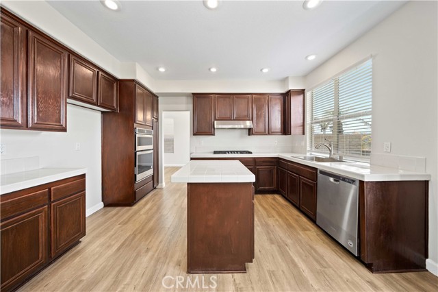 Detail Gallery Image 13 of 39 For 3021 Obsidian Ct, Simi Valley,  CA 93063 - 4 Beds | 2/1 Baths