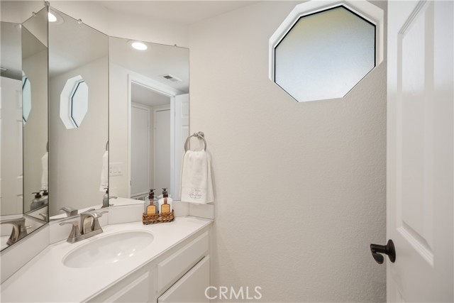 Detail Gallery Image 17 of 52 For 27776 Aberdeen, Mission Viejo,  CA 92691 - 3 Beds | 2/1 Baths