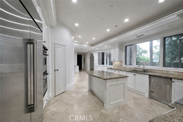 Detail Gallery Image 8 of 17 For 258 Santa Isabel Ave, Costa Mesa,  CA 92627 - 5 Beds | 5/1 Baths