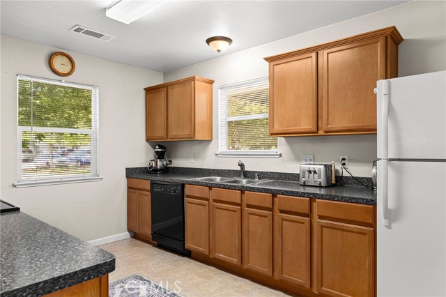 Detail Gallery Image 3 of 42 For 2099 Hartford Dr #7,  Chico,  CA 95928 - 3 Beds | 2 Baths