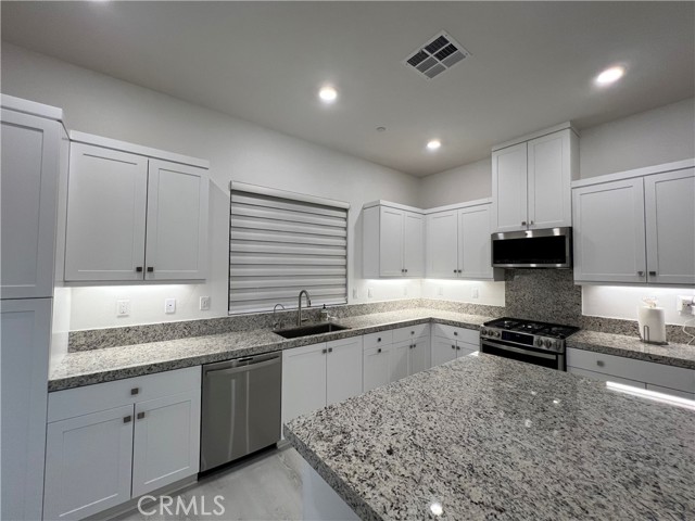 Detail Gallery Image 6 of 36 For 27564 Heron Pl, Valencia,  CA 91381 - 2 Beds | 3 Baths