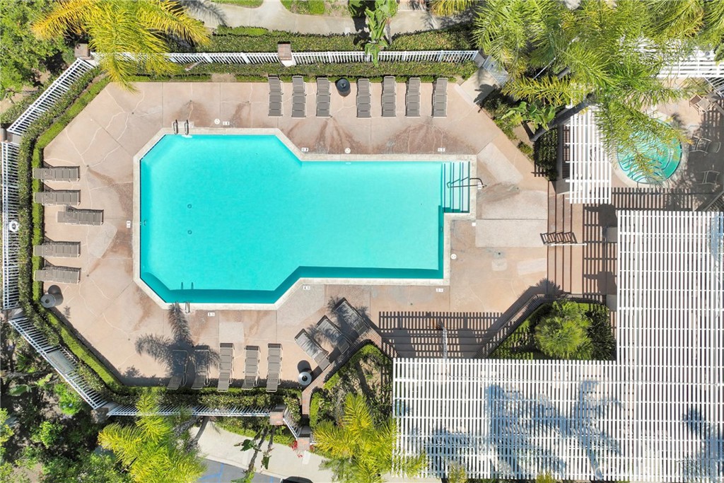https://media.crmls.org/medias/f9e6e7eb-1338-44de-a4b9-3f5a318c1fef.jpg?preset=X-Large