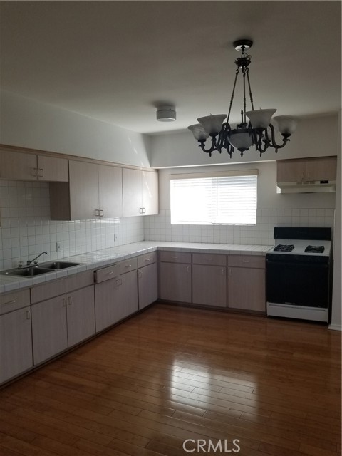 Detail Gallery Image 3 of 14 For 2453 Hayes Ave, Long Beach,  CA 90810 - 3 Beds | 2 Baths