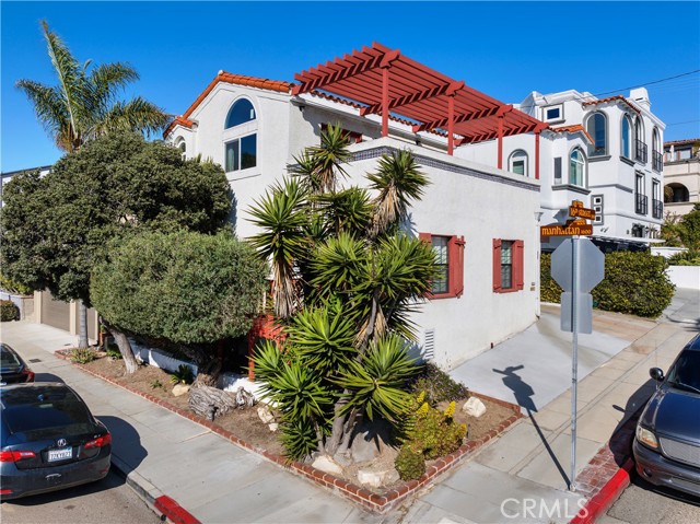 Detail Gallery Image 2 of 25 For 207 16th St, Hermosa Beach,  CA 90254 - 2 Beds | 2 Baths