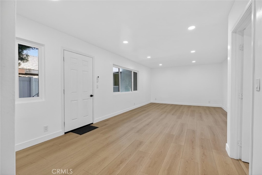 https://media.crmls.org/medias/f9e9508d-7da0-4a88-9d98-d96f76b8e405.jpg?preset=X-Large