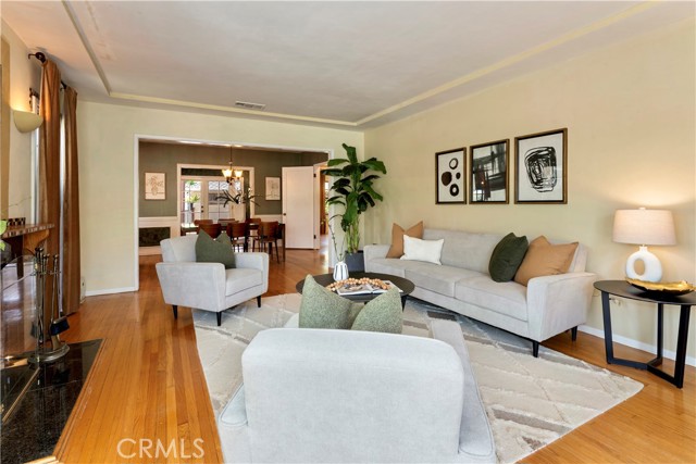 2042 E Crary Street, Pasadena CA: https://media.crmls.org/medias/f9ea297d-526d-40a9-ac46-ae2825fb4a59.jpg