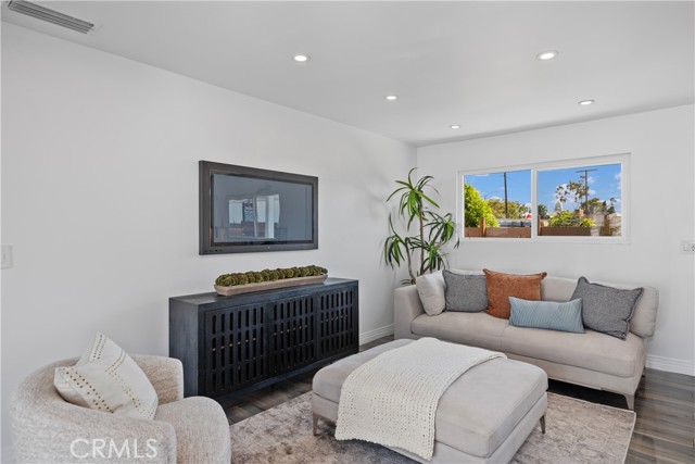 496 E 16th, Costa Mesa CA: https://media.crmls.org/medias/f9ebd6cb-7761-4383-a0f0-09beb04ad758.jpg