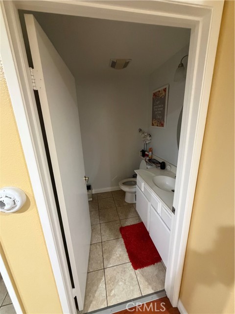 Detail Gallery Image 4 of 6 For 1061 Harbor Heights, Harbor City,  CA 90710 - 3 Beds | 2/1 Baths