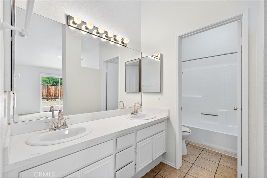 MLS #OC25249388 image #30