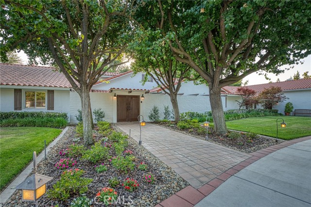 6695 N Van Ness Boulevard, Fresno CA: https://media.crmls.org/medias/f9ec89f5-c31b-44dd-8288-76380ea7cb40.jpg