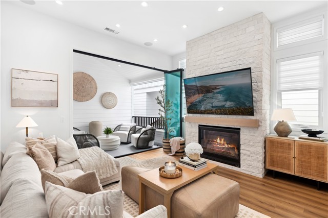 Detail Gallery Image 1 of 27 For 611 .5 Jasmine Ave, Corona Del Mar,  CA 92625 - 2 Beds | 2/1 Baths