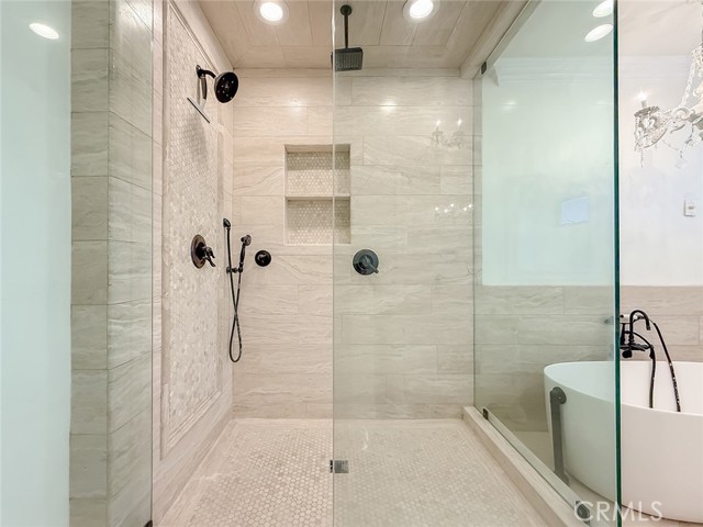 567 Lone Oak Drive, Thousand Oaks CA: https://media.crmls.org/medias/f9eef828-7bd1-4cb1-bf97-39ac7af7362f.jpg