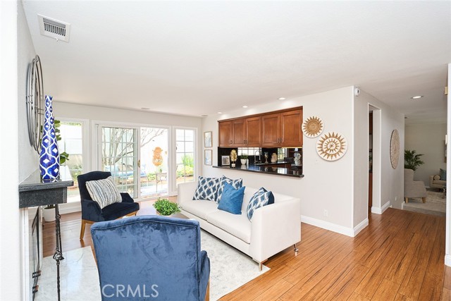 385 Park Avenue, Long Beach CA: https://media.crmls.org/medias/f9ef1579-9835-4674-9746-510ec2018b5e.jpg