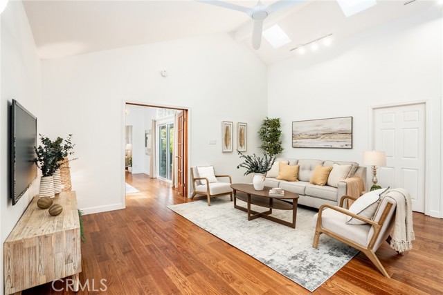 Detail Gallery Image 10 of 61 For 118 Adams Ave, Huntington Beach,  CA 92648 - 3 Beds | 2 Baths