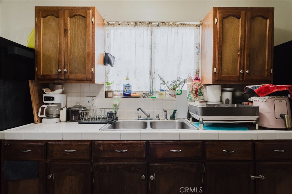 https://media.crmls.org/medias/f9ef6c52-2093-488d-b39a-25f3fde22270.jpg?preset=X-Large