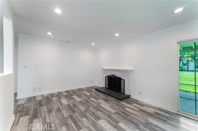 636 East Avenida De Los Arboles photo 4