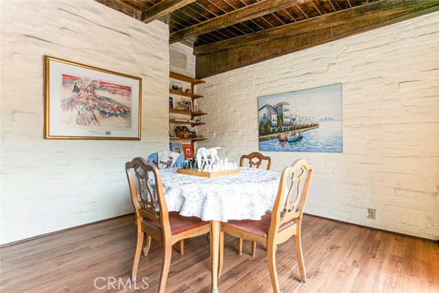 1422 W Riverside Drive, Burbank CA: https://media.crmls.org/medias/f9ef94d9-62c4-44f7-bcc9-dbc0edb98339.jpg