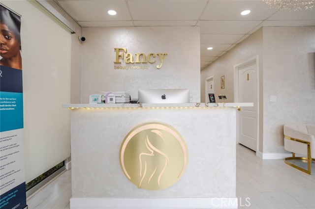  Commercial for Sale in Encino, California