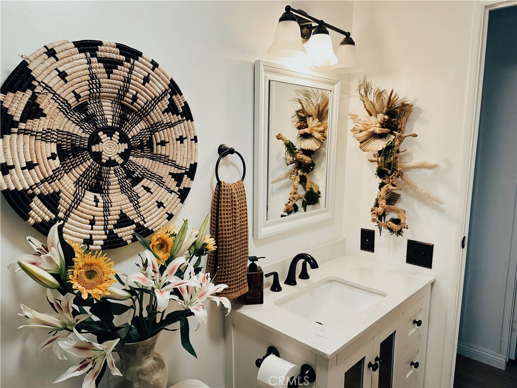 https://media.crmls.org/medias/f9f1f840-bd3d-4ba3-8d95-05c6e685f74d.jpg?preset=X-Large