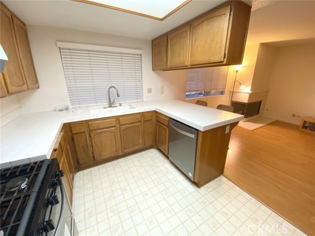 Detail Gallery Image 10 of 24 For 2300 Maple Ave #68,  Torrance,  CA 90503 - 3 Beds | 3 Baths