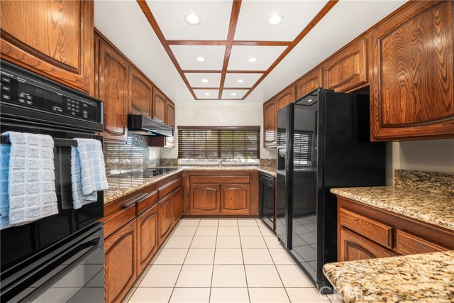 Detail Gallery Image 36 of 75 For 6040 Pat Ave, Woodland Hills,  CA 91367 - 5 Beds | 4/2 Baths