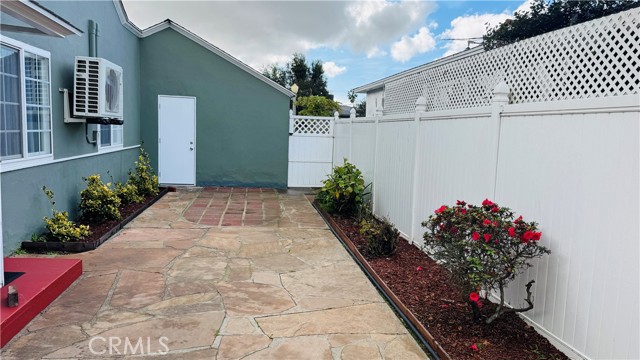 Detail Gallery Image 17 of 21 For 6633 W 87th, Los Angeles,  CA 90045 - 3 Beds | 1 Baths