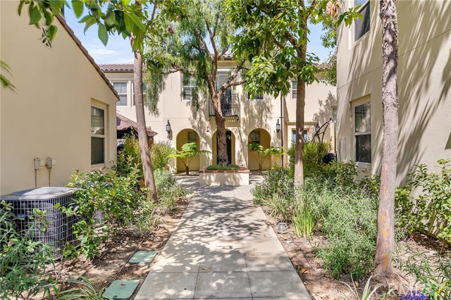 2151 Atlantic Avenue, Long Beach CA: https://media.crmls.org/medias/f9f39c53-e79b-481e-a84d-3416edd49262.jpg