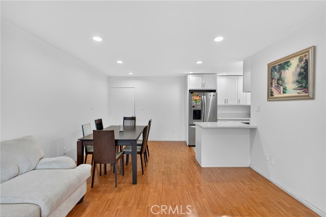 Detail Gallery Image 4 of 23 For 7826 Laurel Canyon Bld #17,  North Hollywood,  CA 91605 - 2 Beds | 1/1 Baths