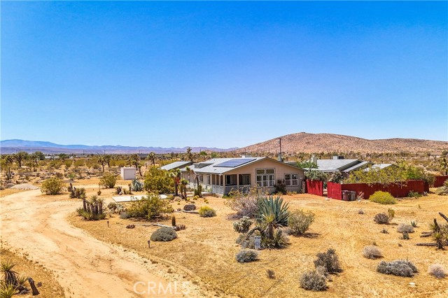 Detail Gallery Image 3 of 75 For 2750 Olympic Rd, Joshua Tree,  CA 92252 - 5 Beds | 4 Baths