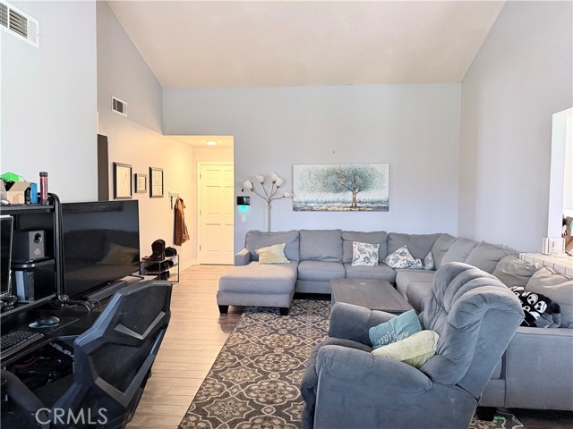 Detail Gallery Image 6 of 31 For 13839 Topmast Dr, Helendale,  CA 92342 - 3 Beds | 2 Baths