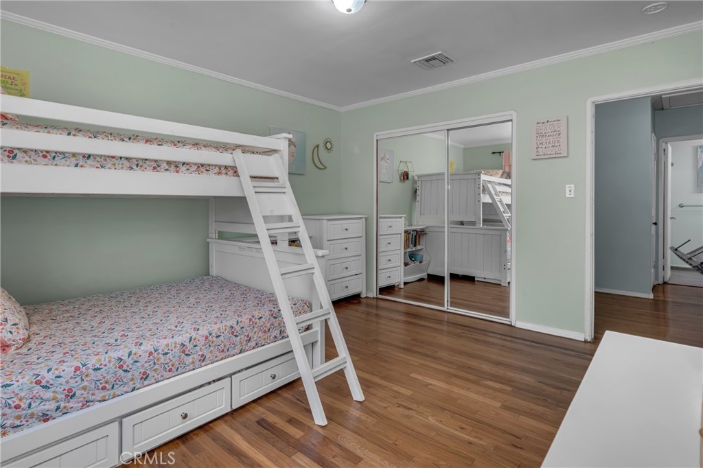 https://media.crmls.org/medias/f9f51bc1-5317-4606-bed9-9e351aab239d.jpg?preset=X-Large