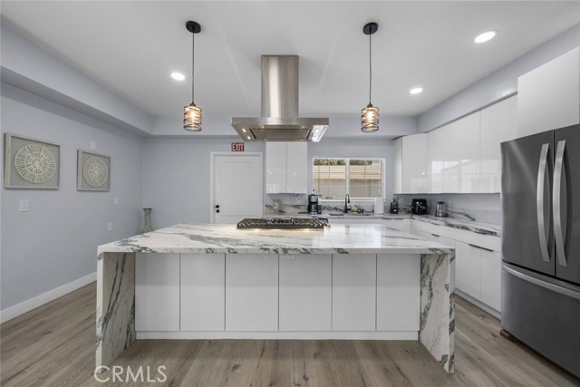 1727 N Kenmore Avenue, Los Angeles CA: https://media.crmls.org/medias/f9f6a535-1141-4d83-8b70-dc6a1a65dac0.jpg